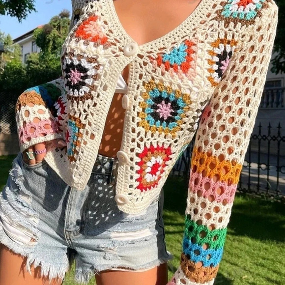 Sweaters - Women's knitted floral cardigan